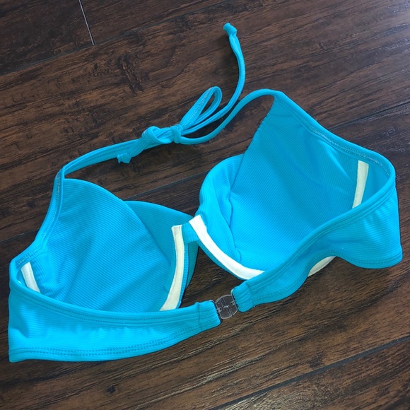 Stunning Bikini Top - Picture 2 of 2